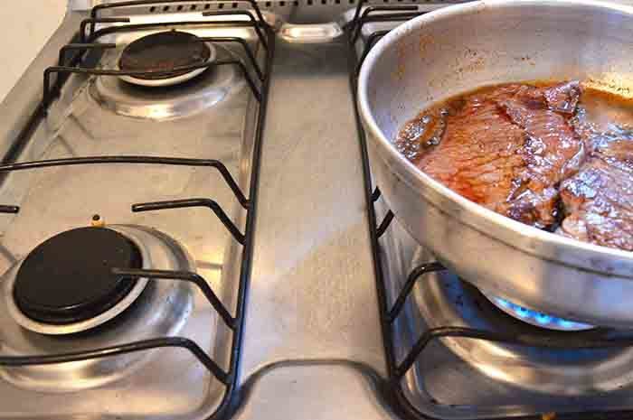 Как пожарить что угодно, при этом не запачкать плиту маслом