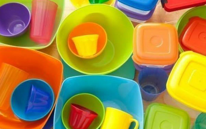7 способов удалить неприятные запахи с пластиковой посуды